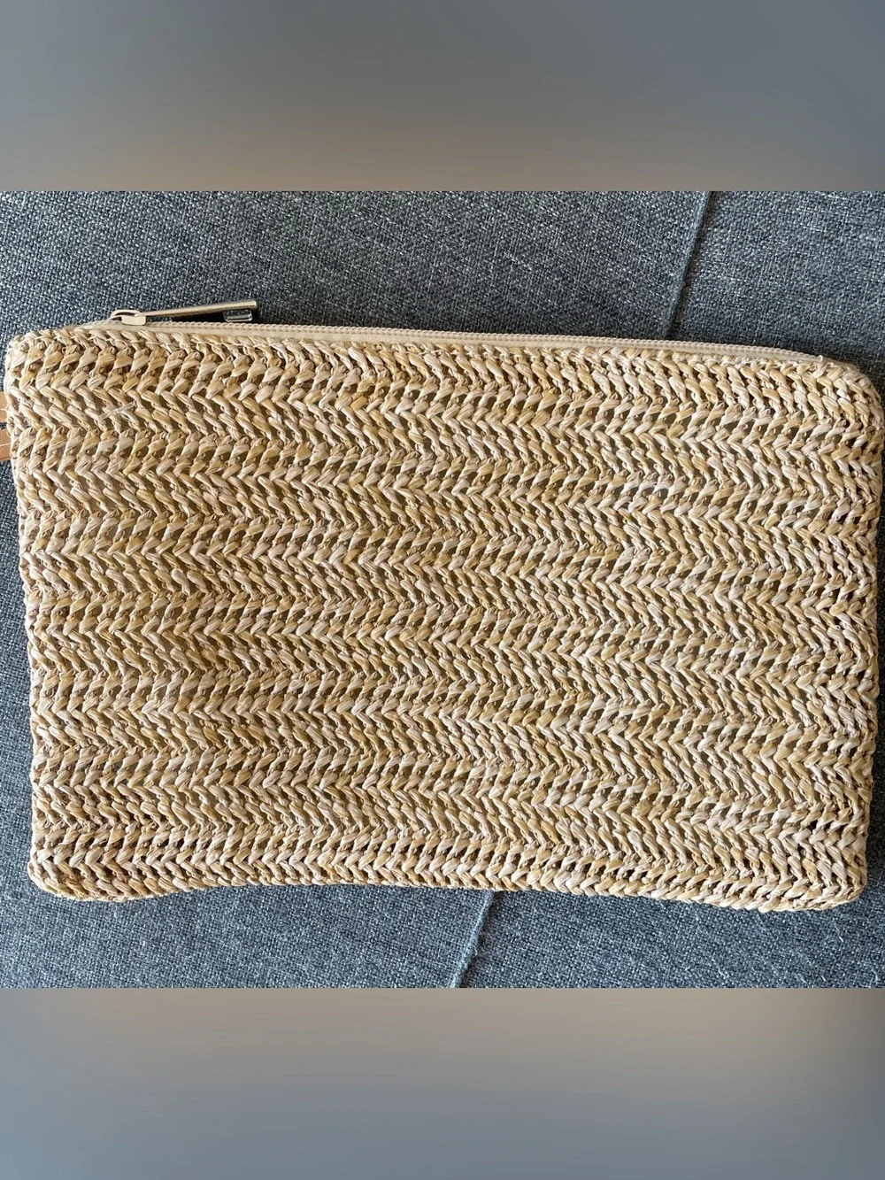 9” Woven Straw Wristlet Clutch